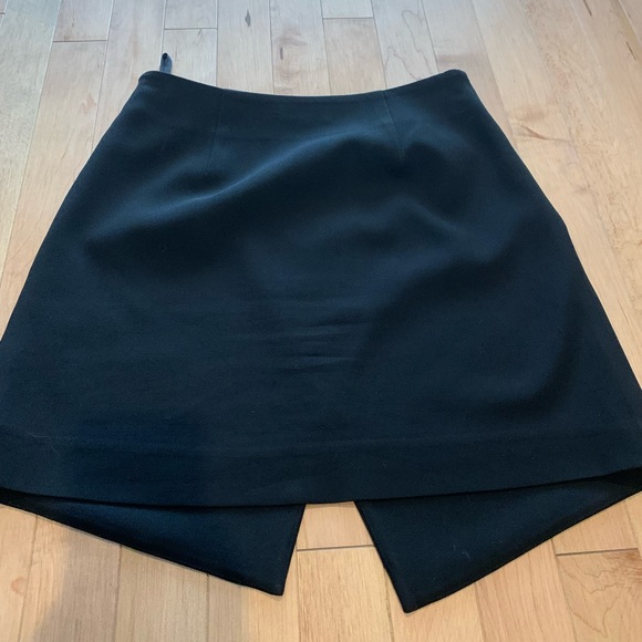 Babaton mini skirt - Picture 2 of 3